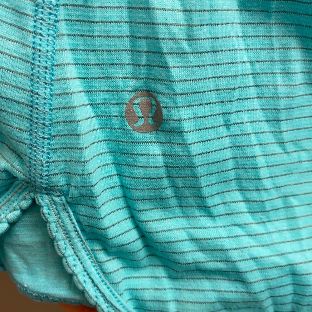 Lululemon women’s racer back tank top | size 6 | blue & grey stripe
